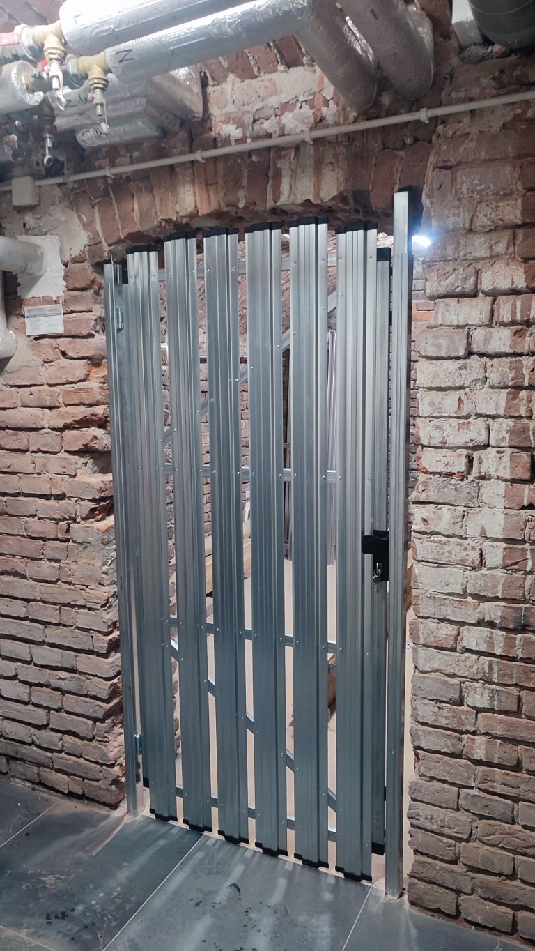 Magic Box storage units made of lamellas
