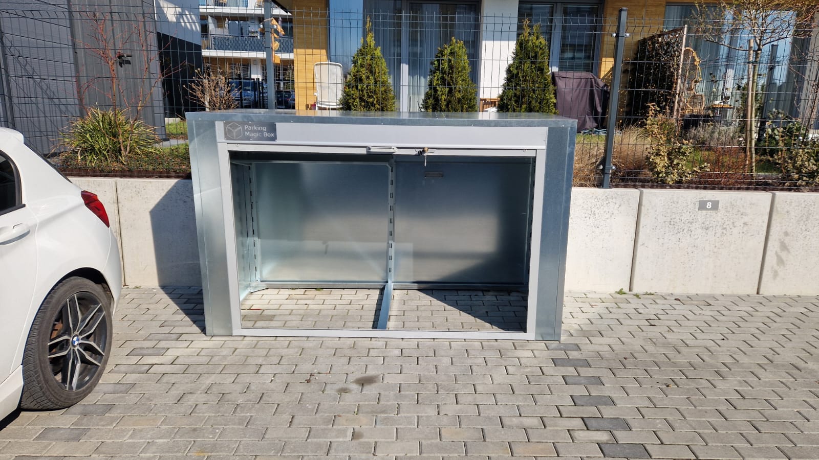 szafa garazowa metalowa na zewnątrz magic box parking