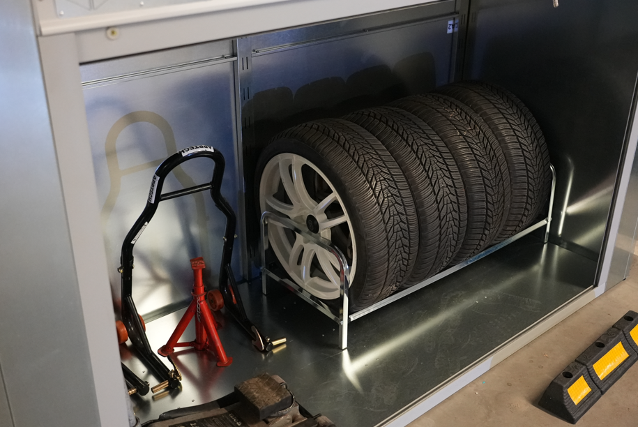 Szafa garażowa Warszawa – jak wybrać i&nbsp;gdzie zamówić solidną zabudowę w&nbsp;stolicy?