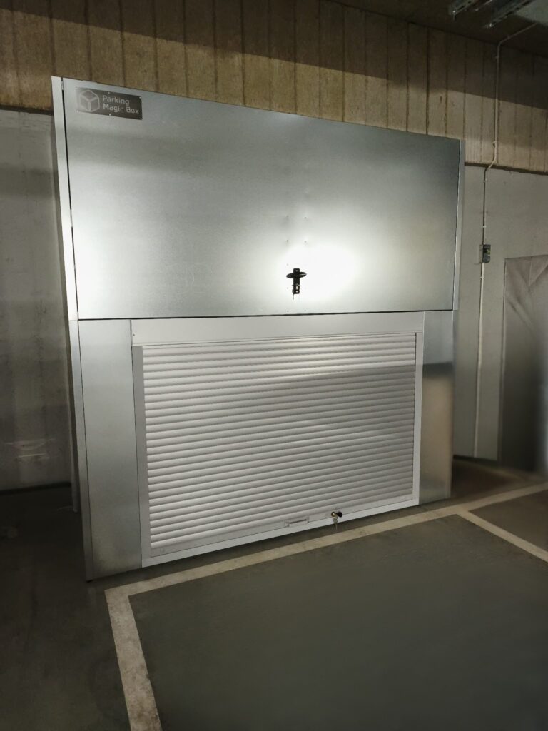 Double-Decker box with a roller shutter