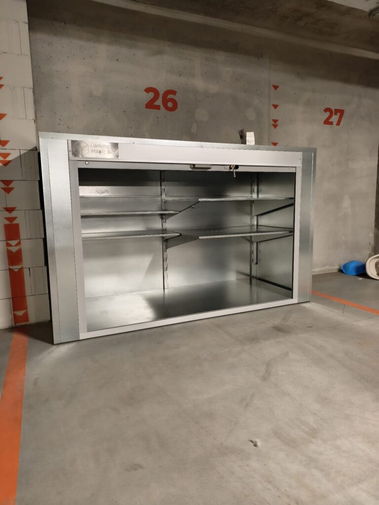 Single-module box with a roller shutter